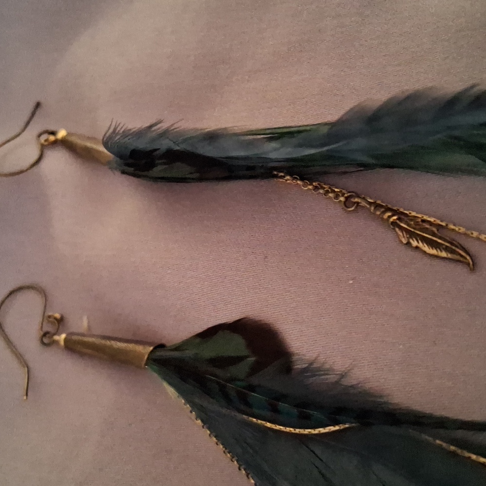 Elegant Vintage Feather Drop Earrings - Picture 6 of 7
